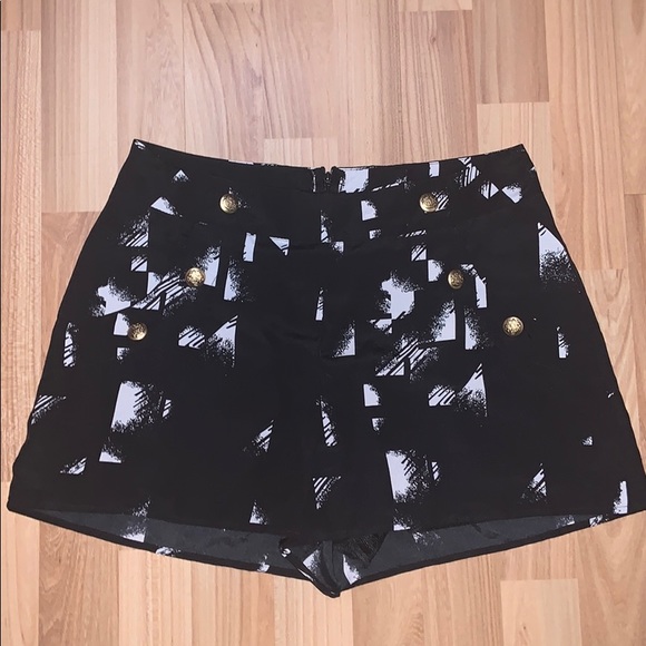 Black pattern shorts - Picture 2 of 9
